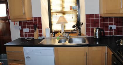 Rural Countryside Cottage Ideal base to tour East Cork, 10 min drive to N25/ N8