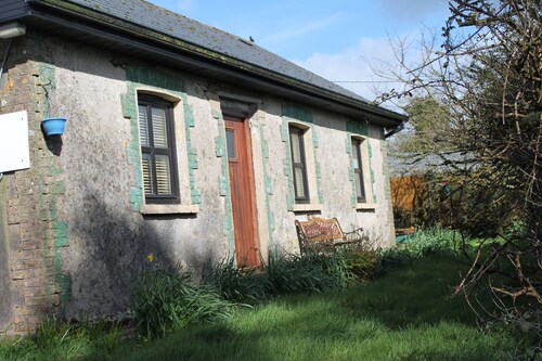 Rural Countryside Cottage Ideal base to tour East Cork, 10 min drive to N25/ N8