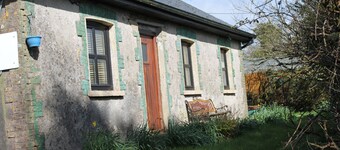 Rural Countryside Cottage Ideal base to tour East Cork, 10 min drive to N25/ N8