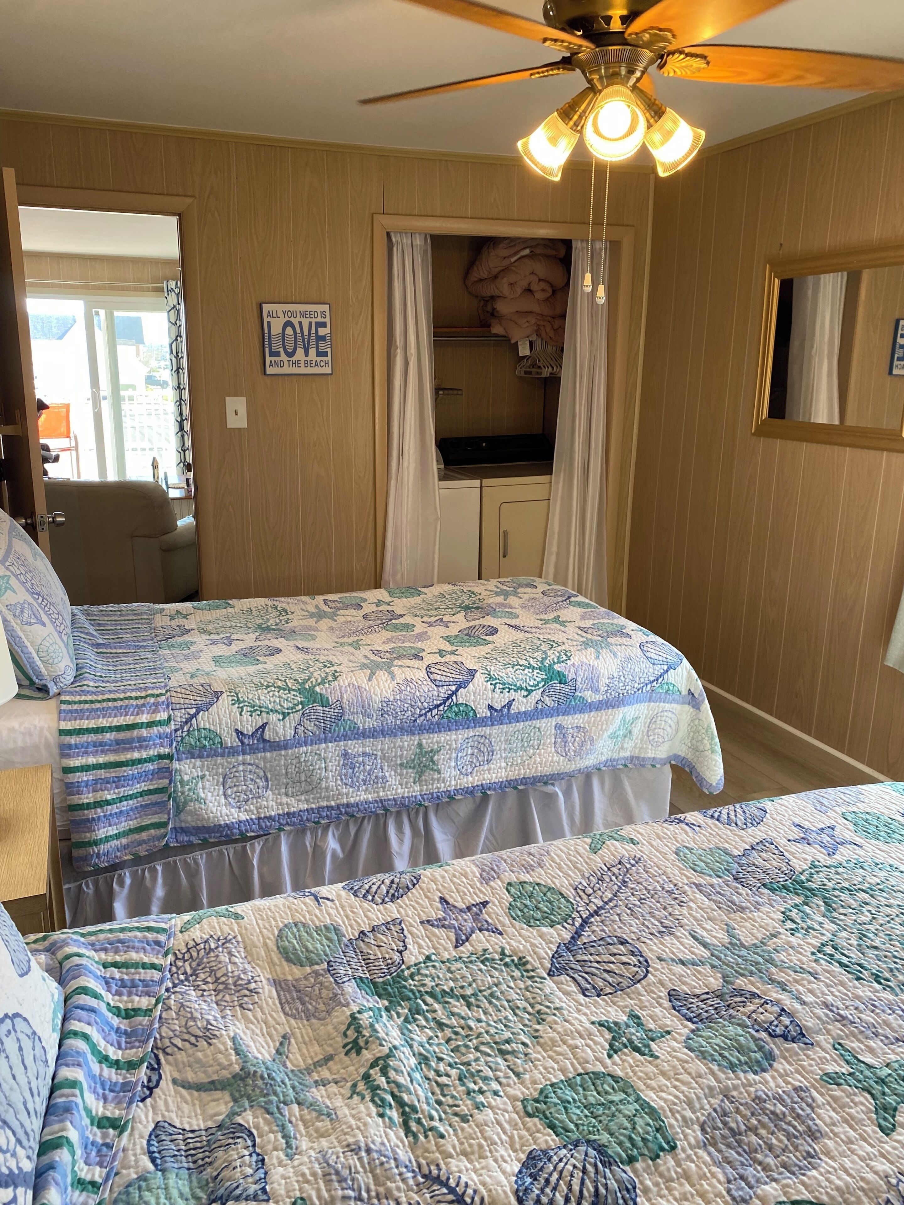 2 bedrooms, travel crib, free WiFi, bed sheets