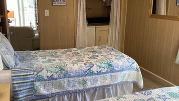 2 bedrooms, travel crib, free WiFi, bed sheets