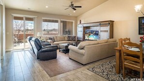 Smart TV - Townhouse in Paradise Village Resort Sleeps 14 Near Gunlock (Santa Clara)
