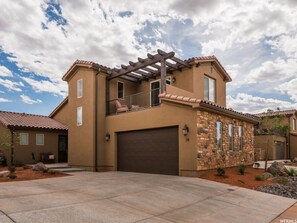 Exterior - Townhouse in Paradise Village Resort Sleeps 14 Near Gunlock (Santa Clara)