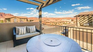 Terrace/patio - Townhouse in Paradise Village Resort Sleeps 14 Near Gunlock (Santa Clara)