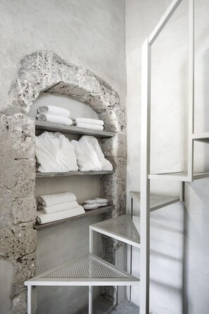 Junior Villa, Kitchen, Executive Level | Bathroom