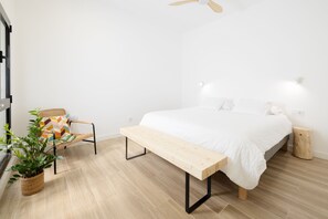 3 chambres, bureau, fer et planche à repasser, lit parapluie