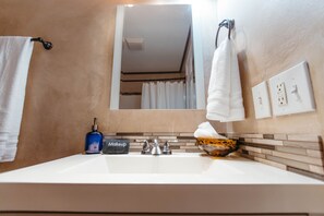 Hårføner, håndklær, såpe og sjampo