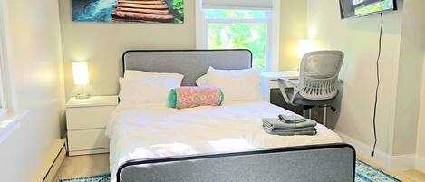 5 bedrooms, iron/ironing board, WiFi, bed sheets