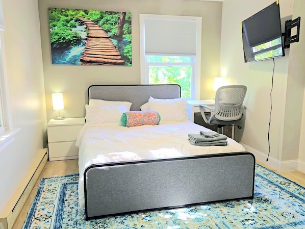 5 bedrooms, iron/ironing board, WiFi, bed sheets