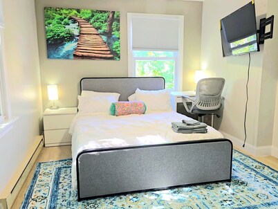 Updated 3Bedroom. 5beds group ready.Walk to the Casino and play game of Pool.