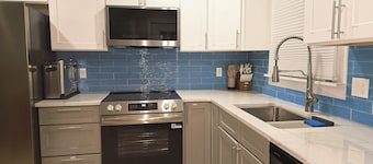 Updated 3Bedroom. 5beds group ready.Walk to the Casino and play game of Pool.