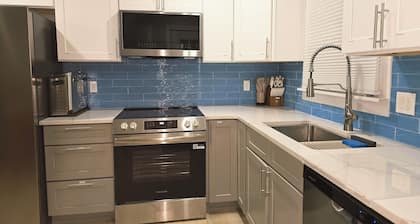 Updated 3Bedroom. 5beds group ready.Walk to the Casino and play game of Pool.