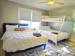 5 bedrooms, iron/ironing board, WiFi, bed sheets