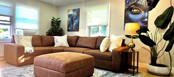 Updated 3Bedroom. 5beds group ready.Walk to the Casino and play game of Pool.