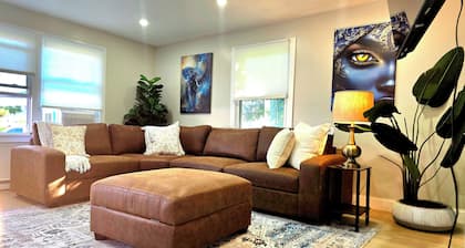 Updated 3Bedroom. 5beds group ready.Walk to the Casino and play game of Pool.