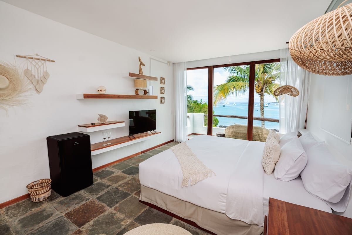 6 bedrooms, iron/ironing board, free WiFi, bed sheets