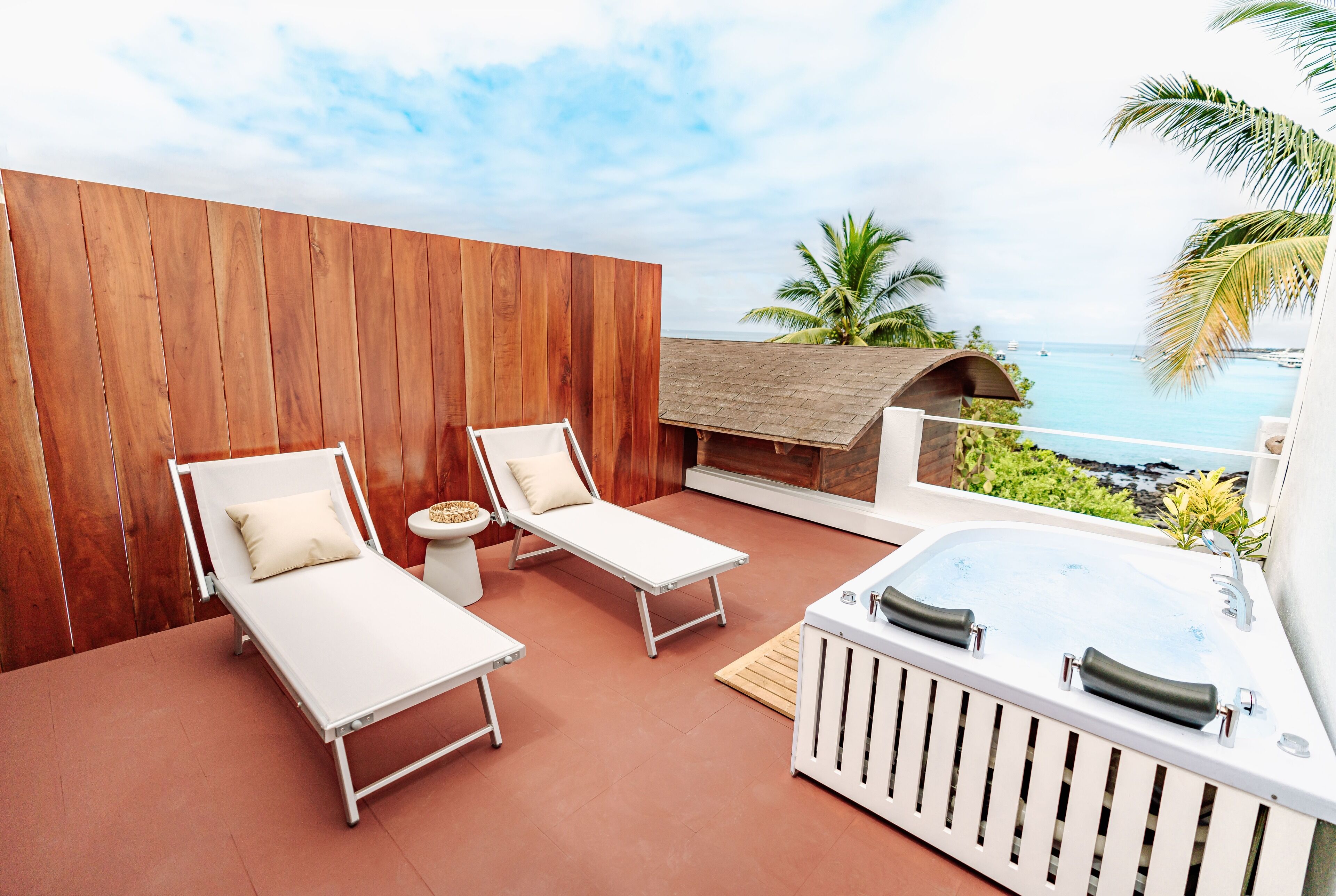 Luksusvilla, flere soverom, privat basseng, utsikt mot bukt | Strykejern/-brett, wi-fi (inkludert) og sengetøy