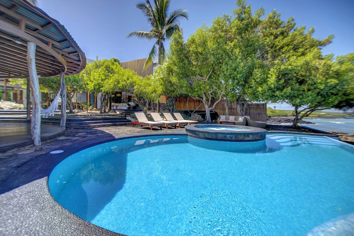 Exclusive Villa, Multiple Bedrooms, Private Pool, Bay View | Egyptian cotton sheets, premium bedding, down duvets, pillow-top beds