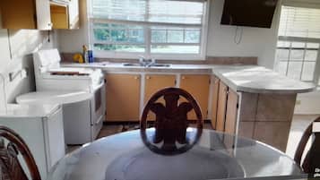 Basic Single Room | Private kitchen