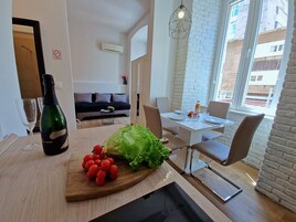 Comfort Studio, 1 Queen Bed with Sofa bed, Non Smoking, City View | Private kitchen | Full-size fridge, microwave, stovetop, dishwasher