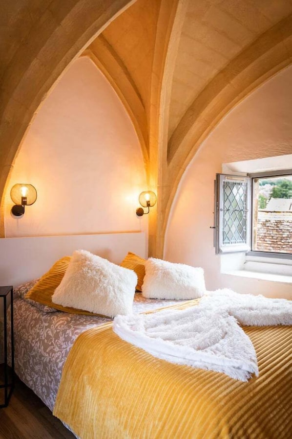 1 habitación, tabla de planchar con plancha, wifi gratis y ropa de cama 