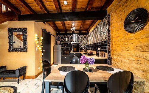 Le Secret d'Enoiseuses - Historic centre