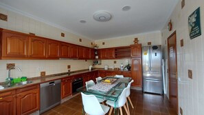 Kylsk åp, mikrovågsugn, ugn och spishäll