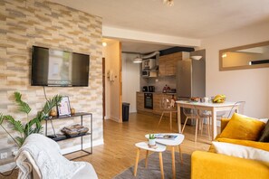 TV - Le Sarladais - Air conditioning and parking (Sarlat-la-Canéda)