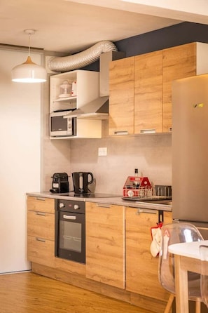 Kühlschrank, Ofen, Herdplatte, Geschirrspüler