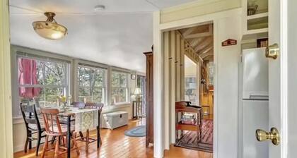 Hooked on The Harbor! A Peaceful Cottage Stay!