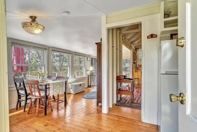 Hooked on The Harbor! A Peaceful Cottage Stay!