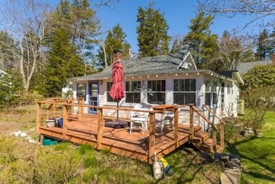 Hooked on The Harbor! A Peaceful Cottage Stay!