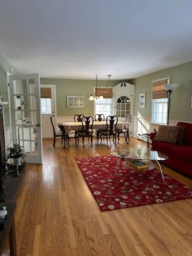 Classic 3 bedroom cape on the stunning coast of Maine, sleeps 8 people