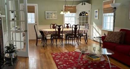 Classic 3 bedroom cape on the stunning coast of Maine, sleeps 8 people