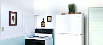 South East Bungalow 2bd/1bth 3-blocks to Main Street in Downtown