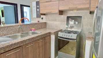 Fridge, microwave, oven, stovetop