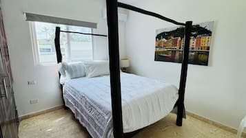 3 habitaciones, escritorio, tabla de planchar con plancha y wifi