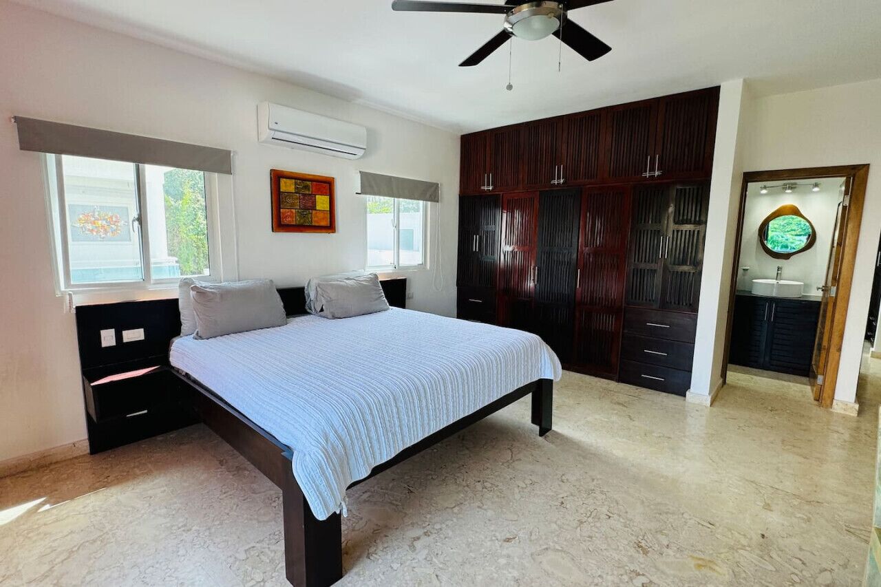 3 bedrooms, desk, iron/ironing board, WiFi