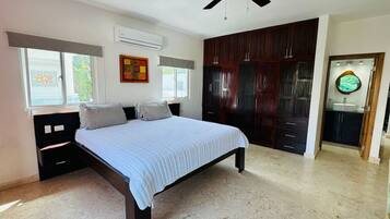 3 bedrooms, desk, iron/ironing board, WiFi
