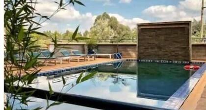 33 @ Epic - Access to Pool & Gym