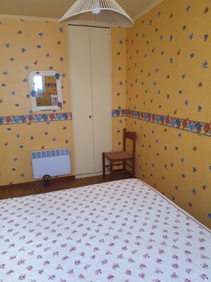 2 Schlafzimmer, Bügeleisen/Bügelbrett, Bettwäsche
