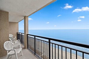 Property grounds - 2 King Suites! Luxury DIRECT Ocean Front by Barefoot Landing - Great Resort w/tons of amenities! (North Myrtle Beach)