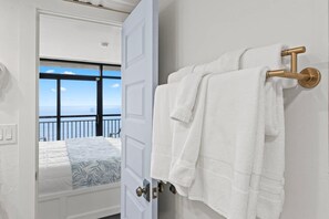 2 bedrooms, travel cot, free WiFi, bed sheets