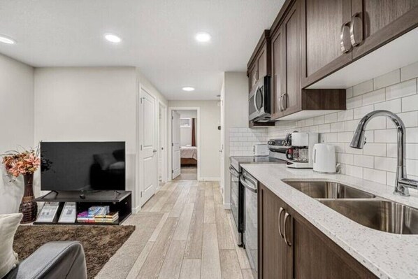 Private kitchen - Fully furnished 2 bedroom suites
(Calgary)