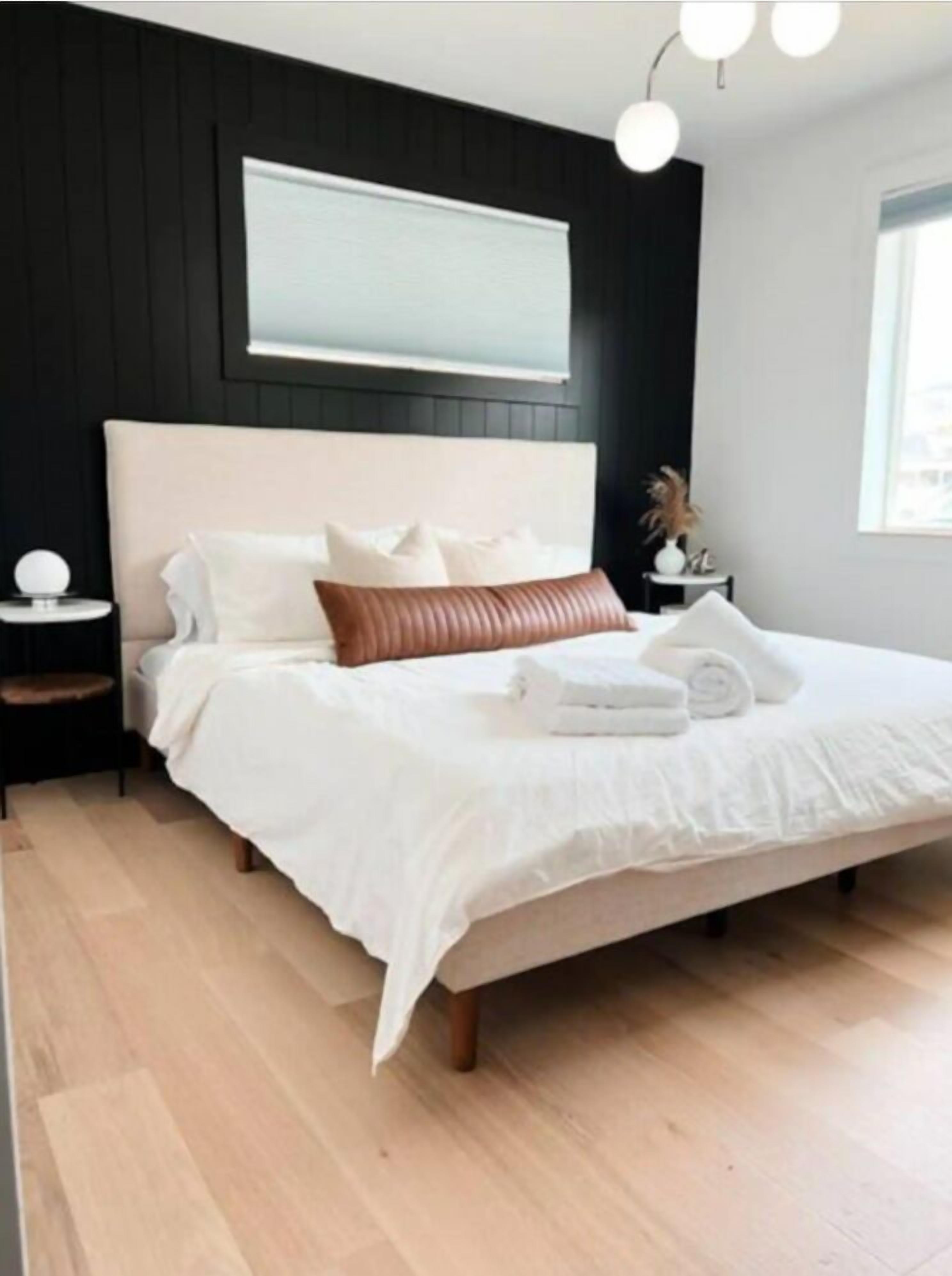 3 bedrooms, iron/ironing board, bed sheets