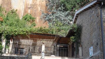 House, 2 Bedrooms, Smoking, Balcony | Parking | Limited parking