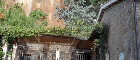 House, 2 Bedrooms, Smoking, Balcony | Parking