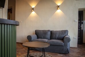 Comfort Studio | Living area | Flat-screen TV - Saraya Locanda (Salt)