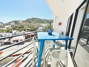 Outdoor dining - CASA JOY  
Beautifuly decorated, Great location & Perfect escape to los Cabos.
 (Cabo San Lucas)