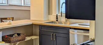 2BR Home: Modern & Classic Near Nature Preserves & Historical Gems! and Hospital